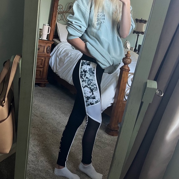 PINK Victoria’s Secret XS Black Athletic Leggings - Picture 6 of 7